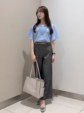 「UNTITLED（アンタイトル）の【接触冷感/通気性/洗える】Vネックフリルブラウス（シャツ/ブラウス、ブルー系）」を使った、mico7utさん（レディース）の夏コーディネート