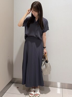 「UNTITLED（アンタイトル）の【UV/接触冷感/セットアップ可】リラクシーキーVネックブラウス（シャツ/ブラウス、グレー系）」を使った、mico7utさん（レディース）の夏コーディネート