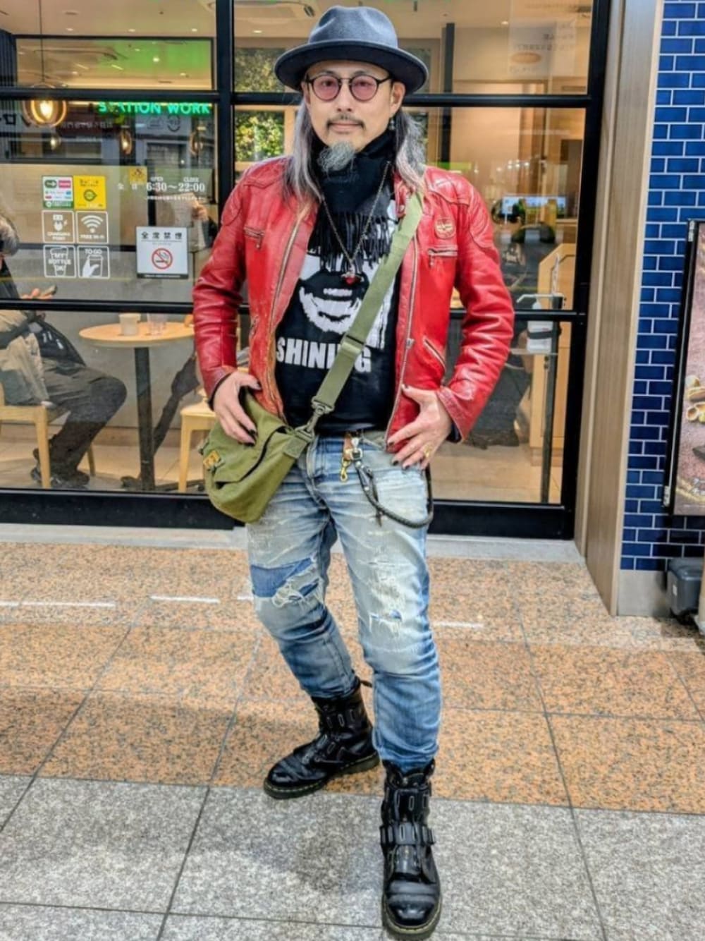 Lewis Leathersのアイテム（レッド系）を使った人気ファッション
