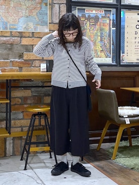 「niko and...（ニコアンド）のやわらかアンクルワイドパンツ（その他パンツ、ブラック系）」を使った、おやぶさん（レディース・157cm）の秋コーディネート
