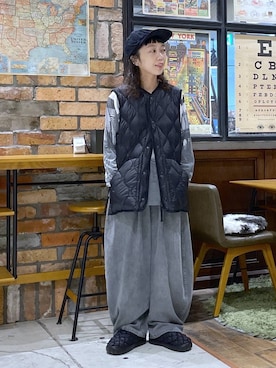「UNIVERSAL OVERALL（ユニバーサルオーバーオール）の【UNIVERSAL OVERALL】別注 CORDUROY SHORT BRIM CAP（キャップ、ブラック系）」を使った、おやぶさん（レディース・157cm）の秋コーディネート
