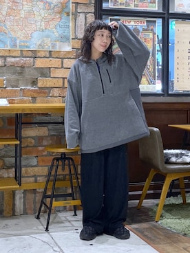 「niko and...（ニコアンド）のベロアクシュイージーパンツ（その他パンツ、ブラック系）」を使った、おやぶさん（レディース・157cm）の秋コーディネート