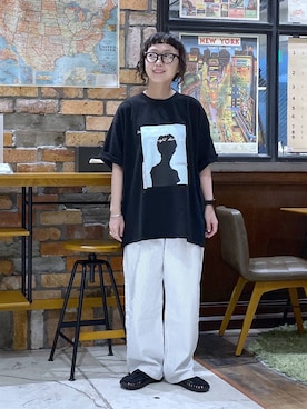 「niko and...（ニコアンド）のクラフトプリントTシャツ（Tシャツ/カットソー、グレー系）」を使った、おやぶさん（レディース・157cm）の夏コーディネート