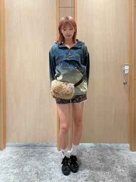 「X-girl（エックスガール）のDUSTY DENIM ANORAK DRESS（ワンピース、ブルー系）」を使った、梶岡 莉子さん（レディース・164cm）の秋コーディネート