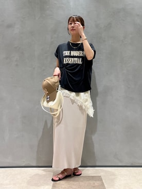 「DouDou（ドゥドゥ）の【セットアップ可能】フロッキー肩タックプリントTEE（Tシャツ/カットソー、ブラック系）」を使った、mocaさん（レディース・167cm）の夏コーディネート