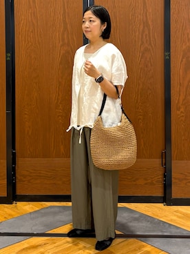 「URBAN RESEARCH DOORS（アーバンリサーチドアーズ）のリネンフレンチスリーブドロストブラウス（シャツ/ブラウス、ホワイト系）」を使った、Maedaさん（レディース・154cm）の夏コーディネート