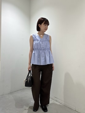 「NATURAL BEAUTY BASIC（ナチュラルビューティーベーシック）のVネックティアードブラウス（シャツ/ブラウス、ブルー系）」を使った、Honokaさん（レディース・164cm）の夏コーディネート