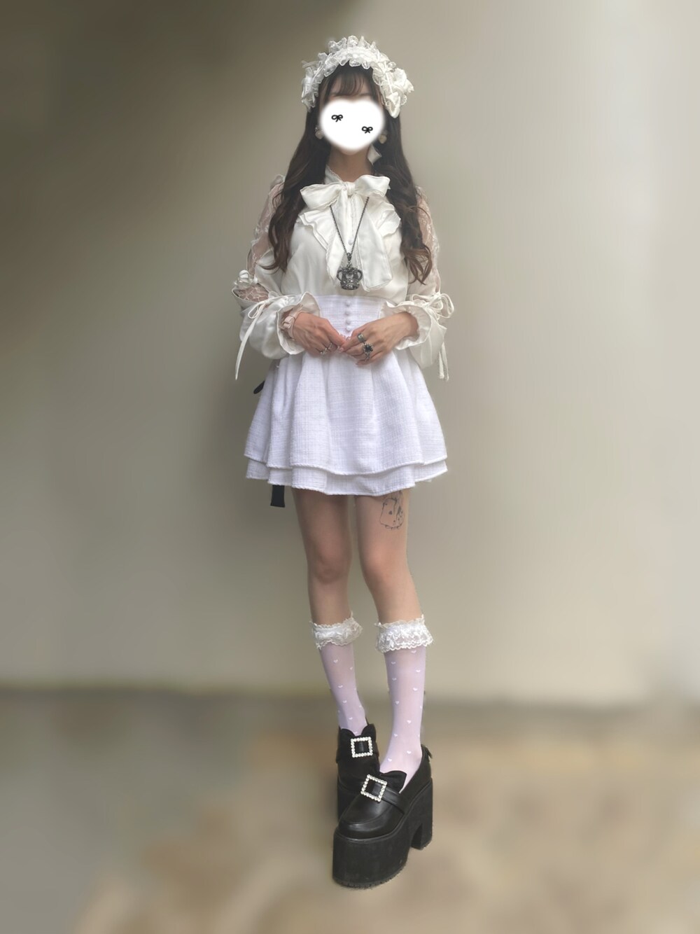 「いいね、save、フォローお願いします🤑、ガーリー、量産型、量産型コーデ、量産型ヲタク、量産型女子、ホワイト、ホワイトコーデ、リンクコーデ、双子コーデ、シミラールック、かわいい、甘め、ボウタイブラウス、ツイードスカート」｜「MA*RSのビックリボン袖レースブラウス（シャツ/ブラウス、ホワイト系）」を使った、🐰ㅤメ ｲ ﾒ ｲㅤ🐰さん（骨格ストレート・レディース・154cm）の秋コーディネートの1枚目の写真