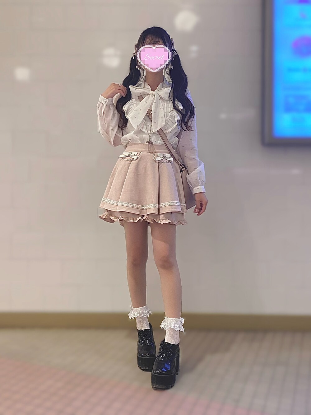 「いいね、save、フォローお願いします🤑、量産型、量産型ヲタク、量産型女子、量産型コーデ、ガーリー、甘め、かわいい、シアートップス、透け感、ピンク、ハート、ボウタイブラウス、リボン、おでかけコーデ」｜「evelynのオリジナルハートシアーBS（シャツ/ブラウス、ホワイト系）」を使った、🐰ㅤメ ｲ ﾒ ｲㅤ🐰さん（骨格ストレート・レディース・154cm）の秋コーディネートの1枚目の写真