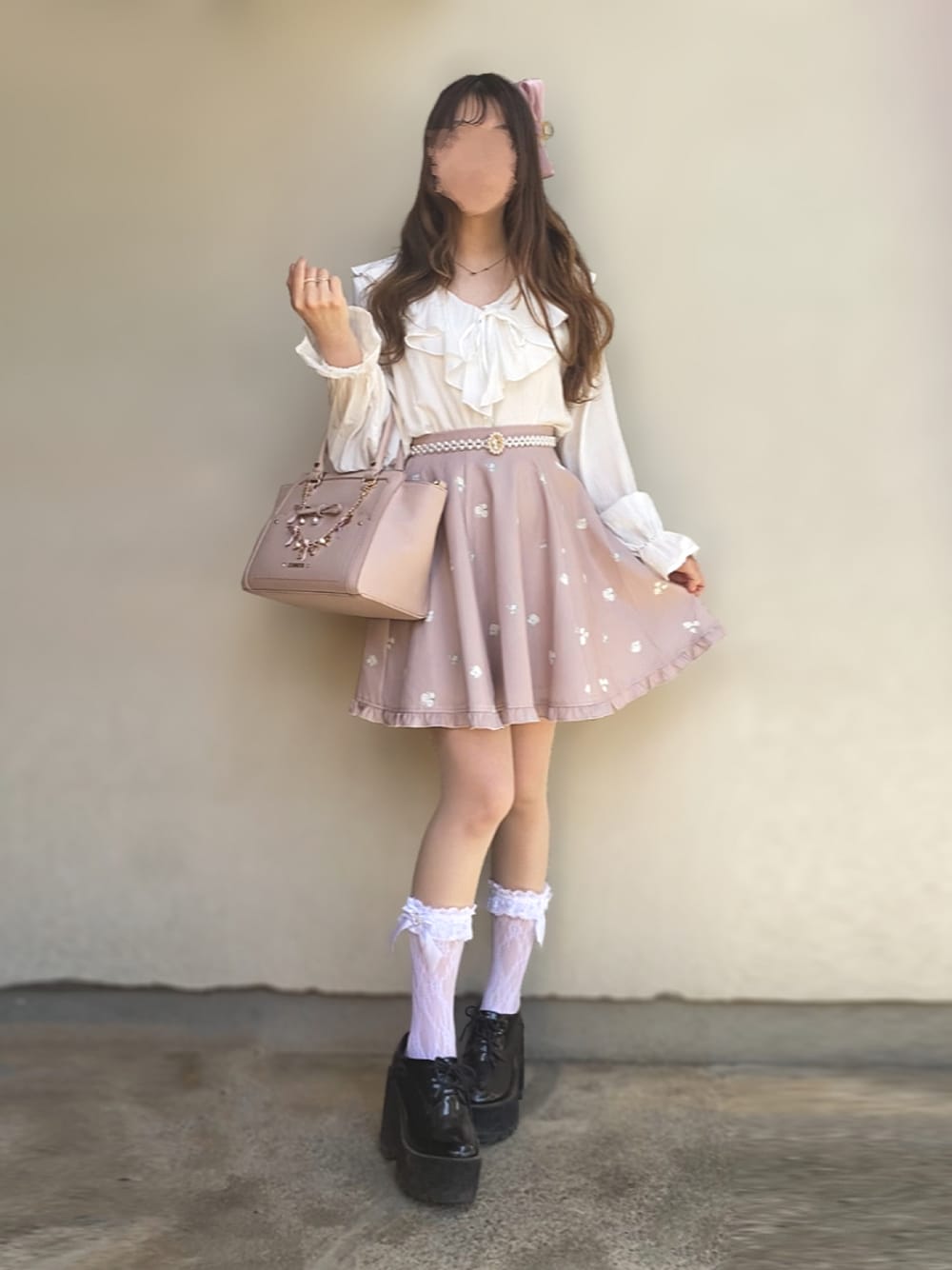「いいね、save、フォローお願いします🤑、ガーリー、フェミニン、大人ガーリー、量産型、量産型コーデ、春コーデ、春、骨格ストレート、フリルブラウス、ブラウス、フレアスカート、花柄、花柄スカート、ピンク」｜「apres jourのラッフルブラウス【ZOZOTOWN限定アイテム】（シャツ/ブラウス、ホワイト系）」を使った、🐰ㅤメ ｲ ﾒ ｲㅤ🐰さん（骨格ストレート・レディース・154cm）の春コーディネートの1枚目の写真