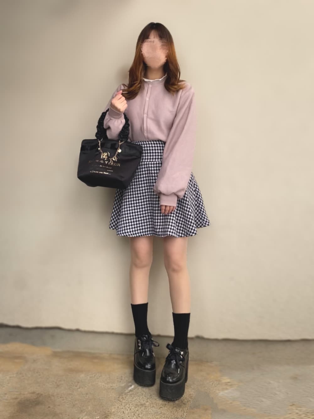 「いいね、save、フォローお願いします🤑、プチプラ、プチプラコーデ、スウェット、カーディガン、ガーリー、骨格ストレート、千鳥柄、千鳥格子、フレアスカート、ハイネック、シンプル、レイヤードスタイル」｜「apres jourの裏起毛ドットボタンカーディガン【ZOZOTOWN限定アイテム】（カーディガン/ボレロ、パープル系）」を使った、🐰ㅤメ ｲ ﾒ ｲㅤ🐰さん（レディース・153cm）の冬コーディネートの1枚目の写真