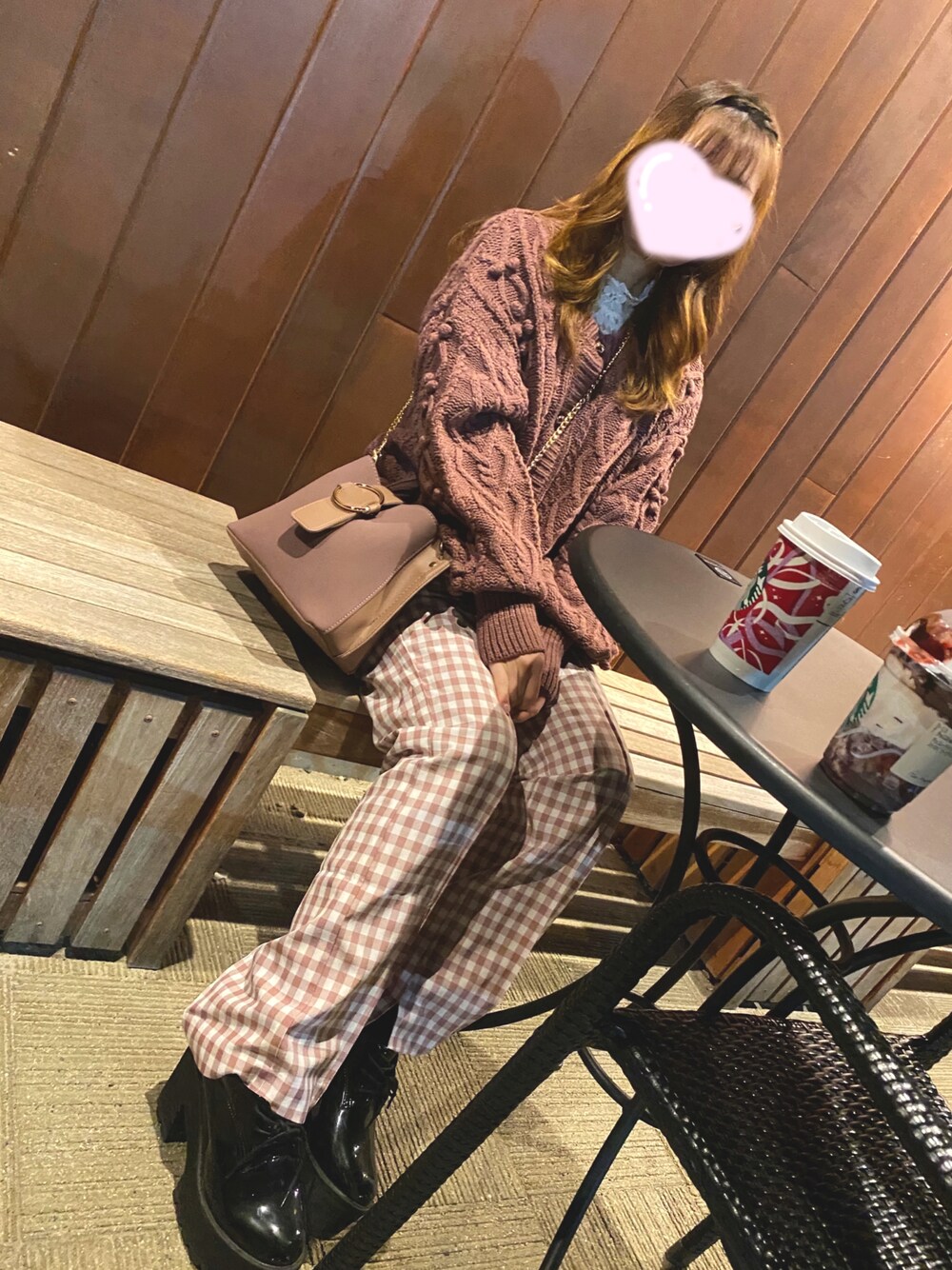 「カーディガン、ピンク、ワントーンコーデ、ショルダーバッグ、秋のコーデ、スラックス、ケーブルニット、レイヤードスタイル、ガーリー、チェックパンツ、プチプラ、カジュアルガーリー、いいね、save、フォローお願いします🤑」｜「apres jourのハートケーブルカーデ【ZOZOTOWN限定アイテム】（カーディガン/ボレロ、ピンク系）」を使った、🐰ㅤメ ｲ ﾒ ｲㅤ🐰さん（レディース・153cm）の秋コーディネートの1枚目の写真