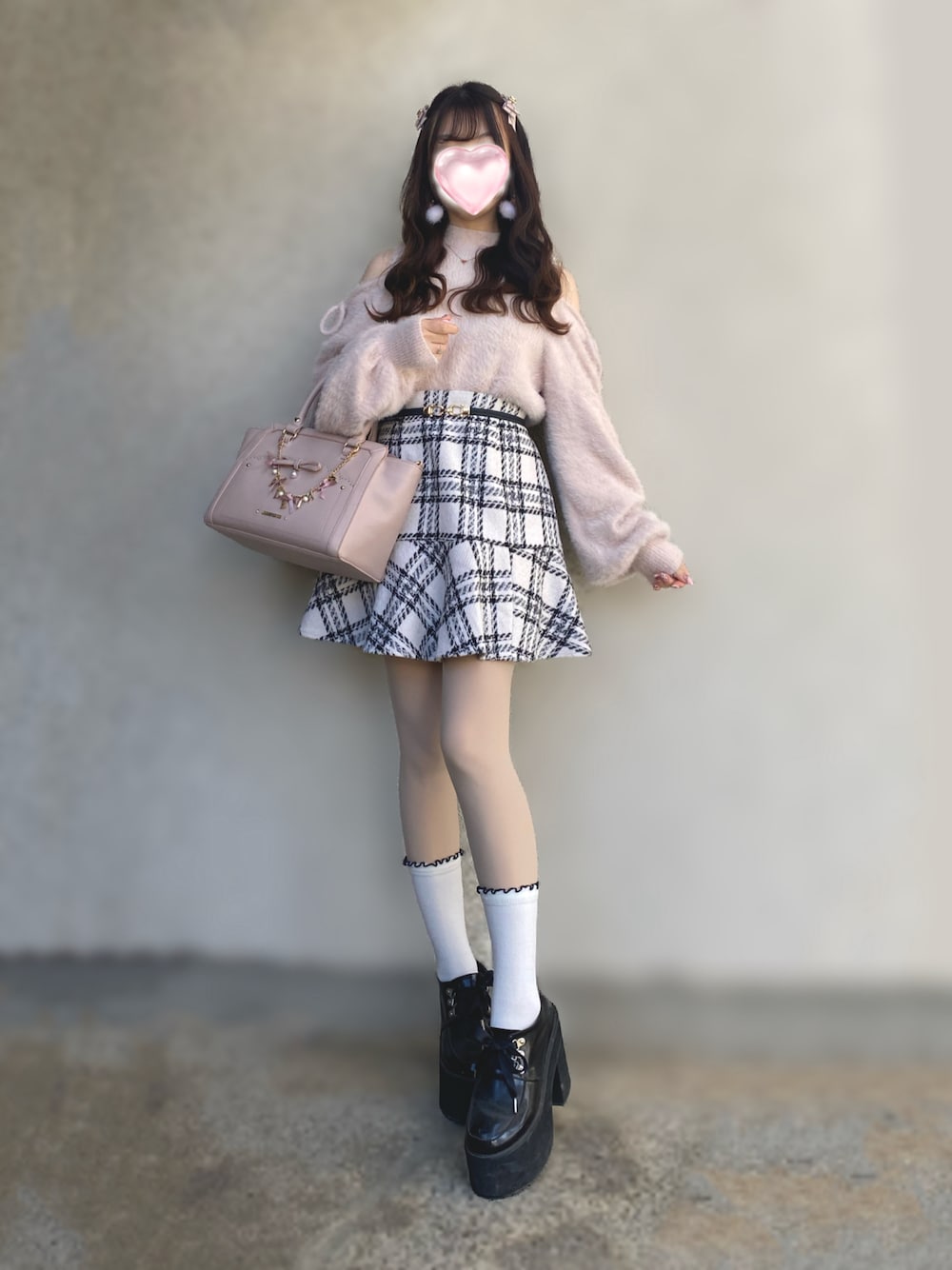 「いいね、save、フォローお願いします🤑、ガーリー、フェミニン、量産型、量産型コーデ、量産型女子、フェザー、肩あき、ボリューム袖、チェック、チェックスカート、骨格ストレート、かわいい、甘め、シンプルコーデ」｜「one after another NICE CLAUPの【再入荷】ふわふわでフェミニンな印象に。マルチWAYフェザーニット（ニット/セーター、ピンク系）」を使った、🐰ㅤメ ｲ ﾒ ｲㅤ🐰さん（骨格ストレート・レディース・154cm）の春コーディネートの1枚目の写真