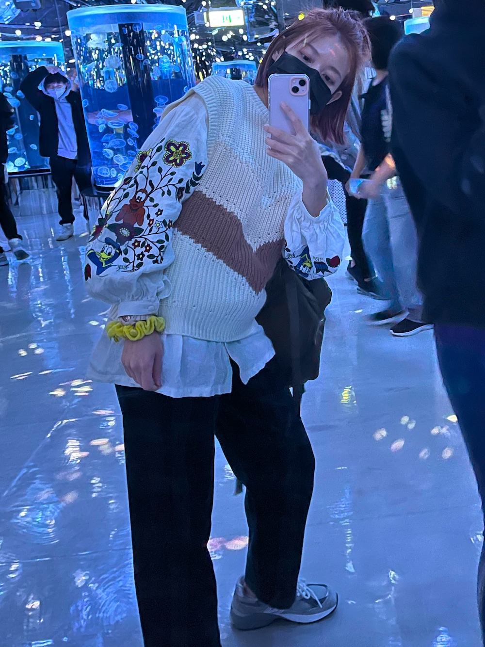 「Disney series created by moussy、COCO DEAL、NEW BALANCE 990、990VS3、dazzlin」｜「MOUSSYのDisney SERIES CREATED by MOUSSY（トップス、ホワイト系）」を使った、小漂さん（レディース・156cm）の秋コーディネートの1枚目の写真