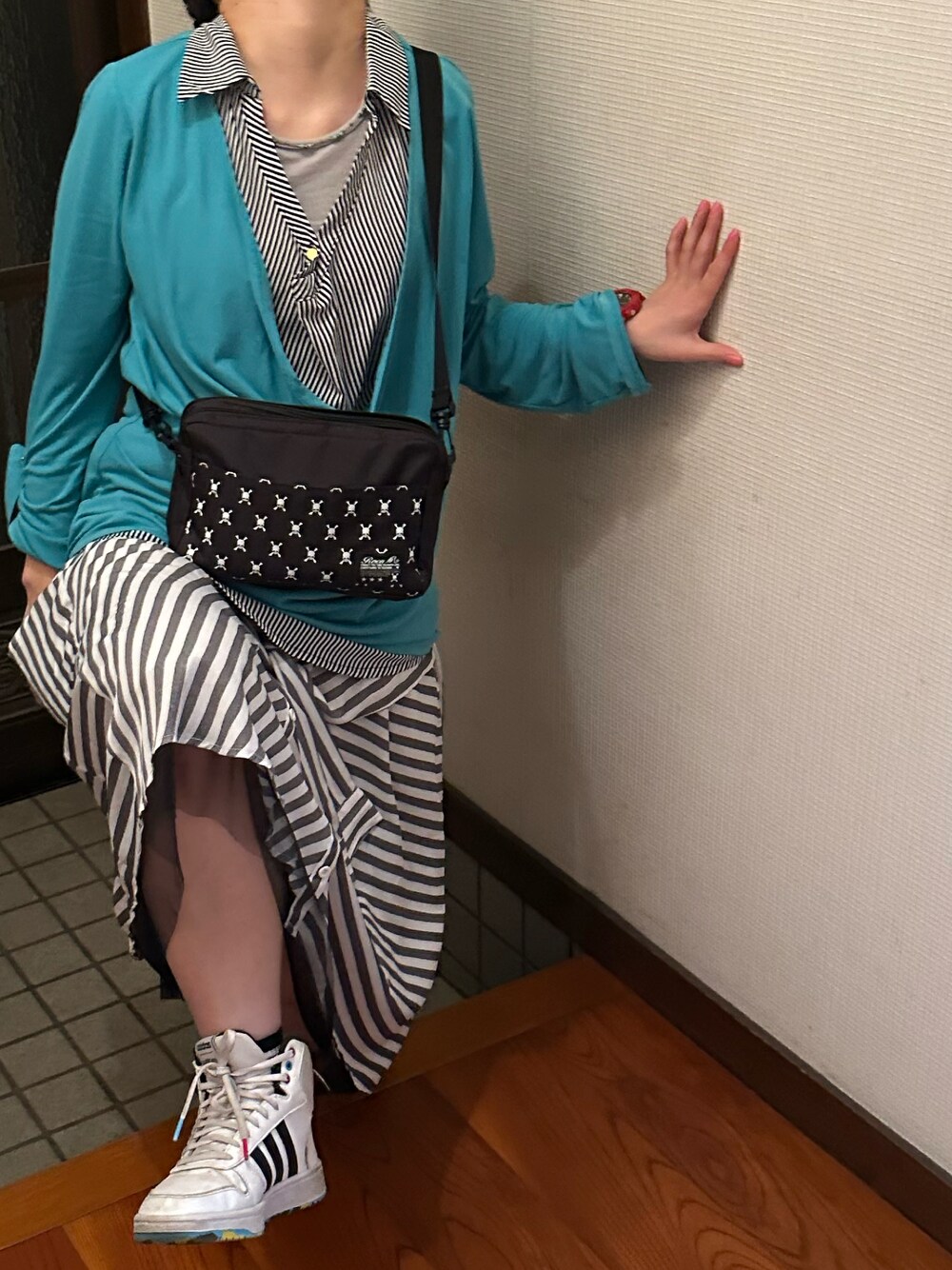 「ボーダー、ラッキーカラーは緑、事務の人、水曜日のたつきてぃーどうでしょう、ごがつっ、24日っ」｜「WORLD WIDE LOVE!のストライプスカート（スカート、ブラック系）」を使った、🐸🐸たつきてぃー🧸さん（レディース・163cm）の春コーディネートの1枚目の写真