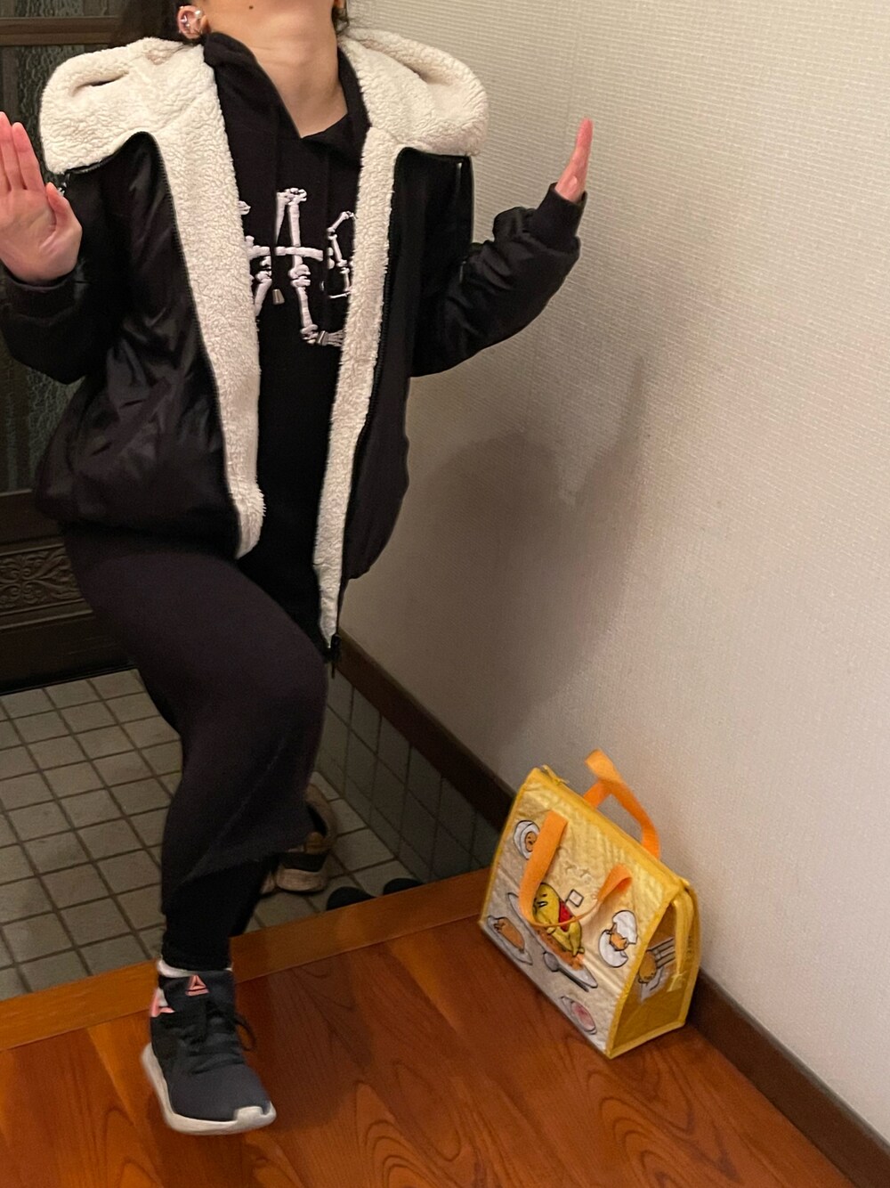 「クリスマスに着たい服、ラッキーカラーは黒、事務の人、12月っ、25日っ、日曜日のたつきてぃー、冬たつきてぃー、ボアジャケット、ロングワンピース」｜「WORLD WIDE LOVE!のアイテム（ジャケット/アウター、ブラック系）」を使った、🐸🐸たつきてぃー🧸さん（レディース・163cm）の冬コーディネートの1枚目の写真
