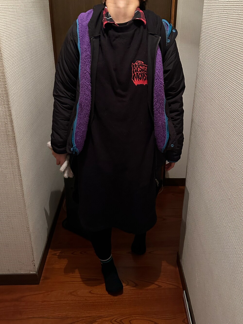 「冬アウター、ラッキーカラーは黒、事務の人、12月っ、14日っ、木曜日のたつきてぃー、チャリで来た、チャリ通勤、ワンピース」｜「X-girlのアイテム（ジャケット/アウター、パープル系）」を使った、🐸🐸たつきてぃー🧸さん（レディース・162cm）の冬コーディネートの1枚目の写真