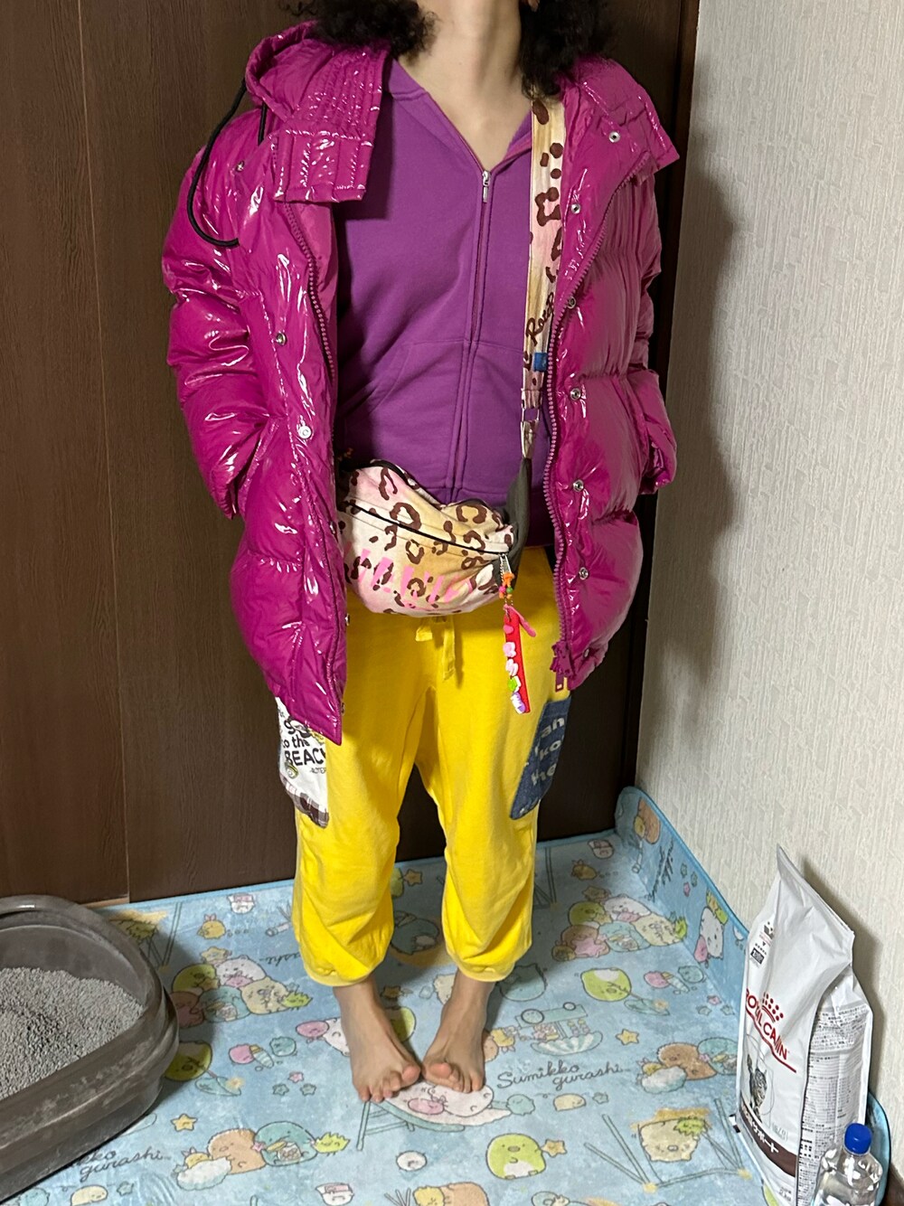 「ビビッドカラー、ラッキーカラーは蛍光色、事務の人の休日、2月っ、25日っ、冬たつきてぃー、土曜日のたつきてぃー」｜「ROTEROSAのアイテム（パンツ、イエロー系）」を使った、🐸🐸たつきてぃー🧸さん（レディース・163cm）の冬コーディネートの1枚目の写真