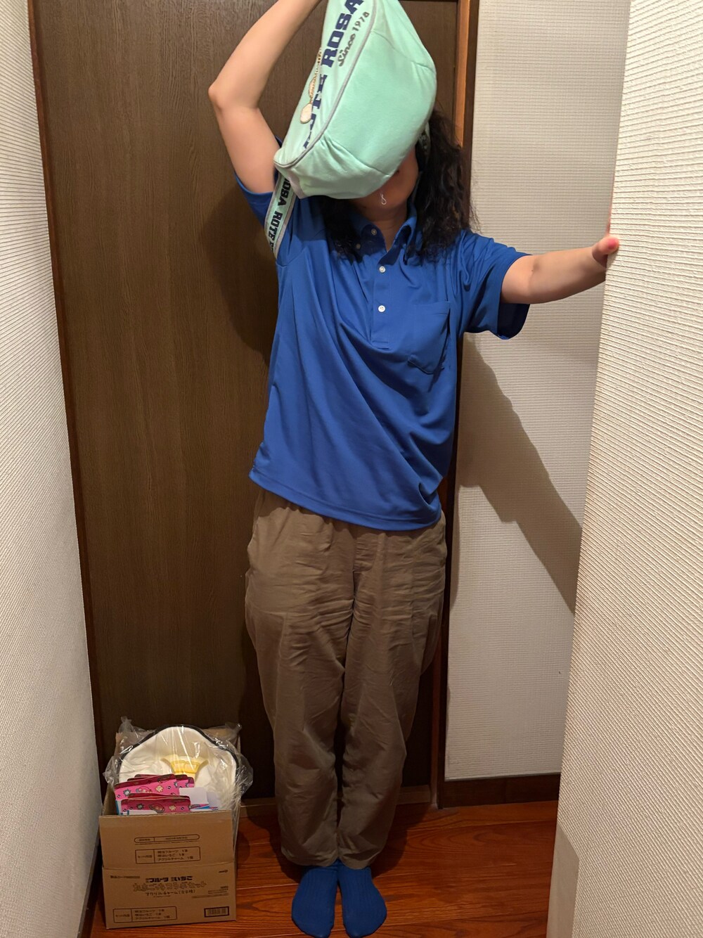 「ラッキーカラーは青、ショルダーバッグ、ラッキーカラーは緑、事務の人、たつ金曜ロードショー、はなきんはなきん、ごがつっ、16日っ、ポロシャツ、夏たつきてぃー」｜「職場の👕2500円のアイテム（ポロシャツ、ブルー系）」を使った、🐸🐸たつきてぃー🧸さん（レディース・163cm）の春コーディネートの1枚目の写真