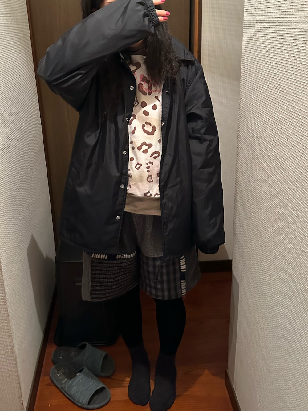 「ラッキーカラーはピンク、事務の人、日曜日のたつきてぃー、冬たつきてぃー、11月っっ、24日っ」｜「桃色ウサヒ　コーチジャケットのアイテム（その他アウター、ブラック系）」を使った、🐸🐸たつきてぃー🧸さん（レディース・163cm）の秋コーディネートの1枚目の写真