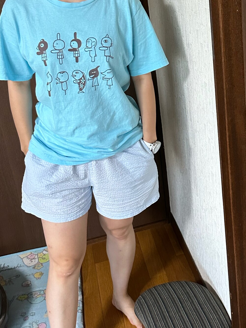 「アツいコーデ全部見せ、ラッキーカラーはアクア、事務の人の休日、れんきゅー、土曜日のたつきてぃー、夏たつきてぃー、キャラT、ショートパンツ、サンダル、8月っ、12日っ」｜「アランジアロンゾのアイテム（Tシャツ/カットソー、ブルー系）」を使った、🐸🐸たつきてぃー🧸さん（レディース・163cm）の夏コーディネートの1枚目の写真