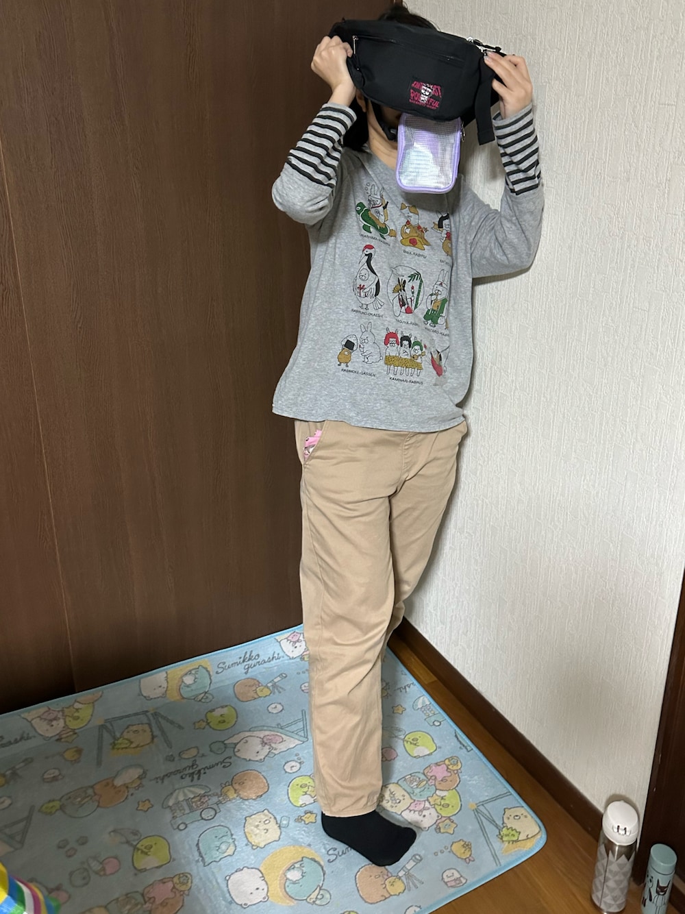 「スニーカー、チャリ通勤、ラッキーカラーはグレー、ごがつっ、15日っ、水曜日のたつきてぃーどうでしょう、事務の人、春たつきてぃー」｜「ScoLarの歴史ラビルロングスリーブTシャツ（Tシャツ/カットソー、グレー系）」を使った、🐸🐸たつきてぃー🧸さん（レディース・162cm）の春コーディネートの1枚目の写真