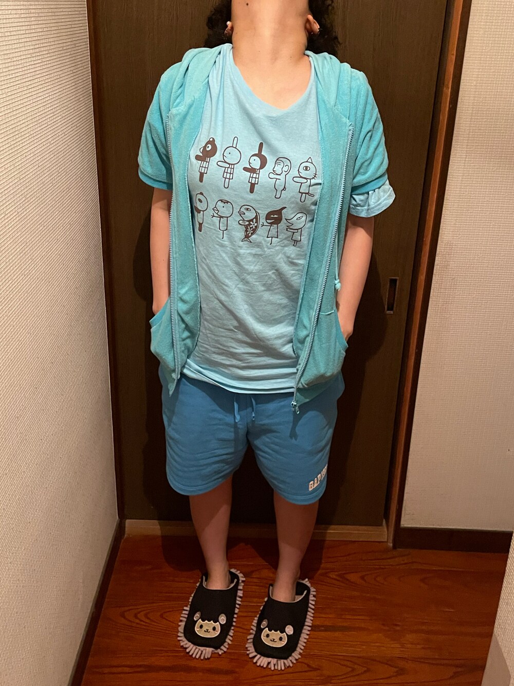 「FUDGEBOYのトラッドスタイル、事務の人の休日、ラッキーカラーはアクア、ごがつっ、14日っ、土曜日のたつきてぃー、夏たつきてぃー」｜「GAPのGAP 1969ロゴ ショートパンツ(ユニセックス）（その他パンツ、ブルー系）」を使った、🐸🐸たつきてぃー🧸さん（レディース・162cm）の春コーディネートの1枚目の写真