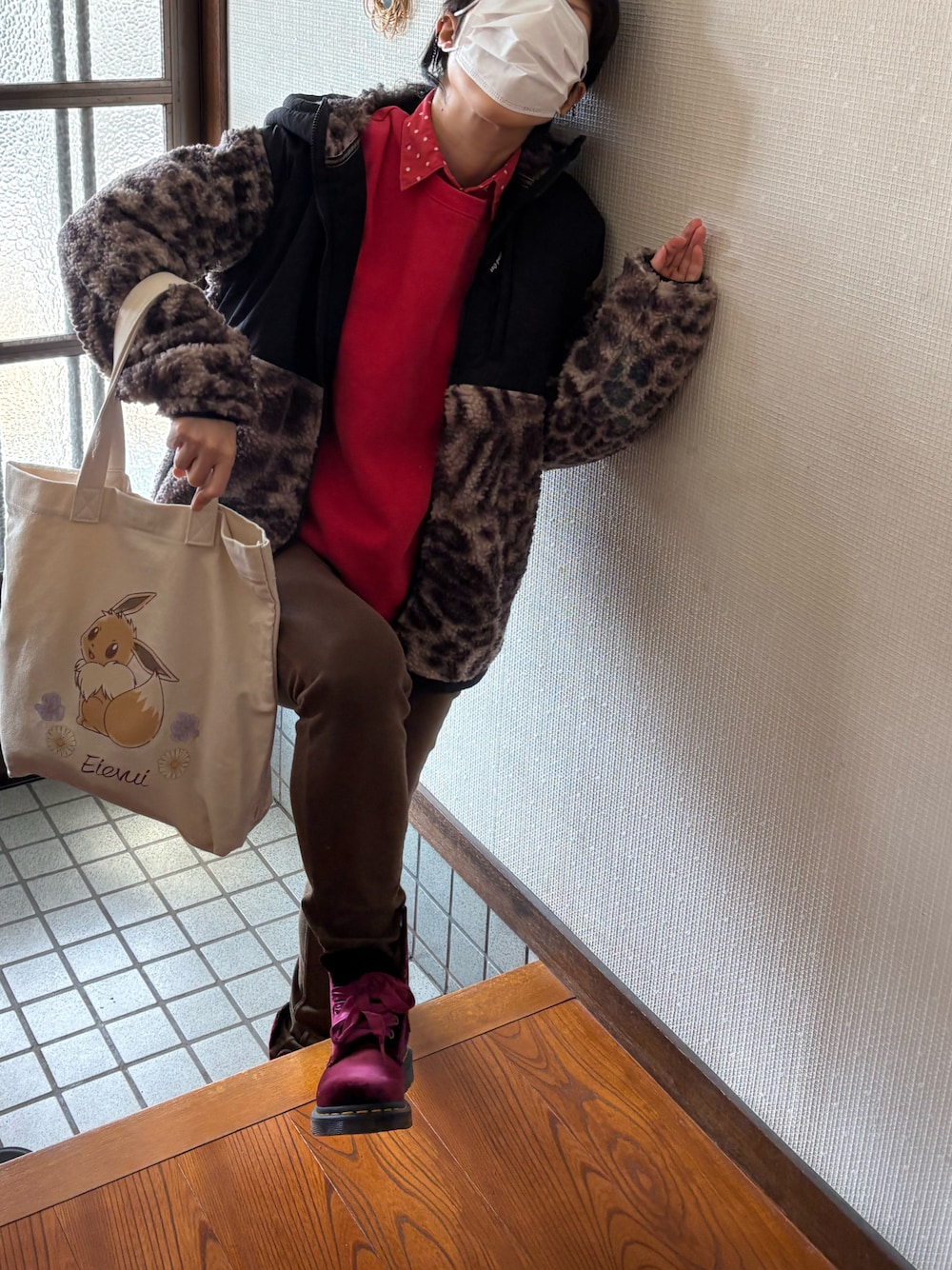 「ラッキーカラーは赤、事務の人、月曜日のたつきてぃー、2月っ、17日っ、冬たつきてぃー、ブーツ、トートバッグ」｜「Honeysのポケモン／トート（トートバッグ、ホワイト系）」を使った、🐸🐸たつきてぃー🧸さん（レディース・163cm）の冬コーディネートの1枚目の写真