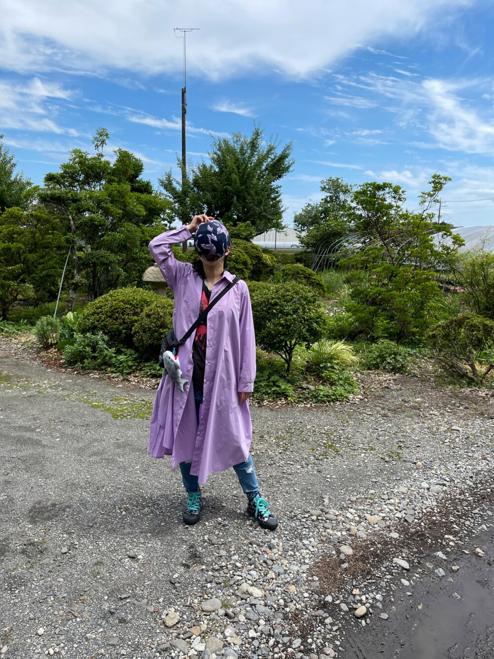 「あたらしいやーつ、事務の人の休日、ラッキーカラーはラベンダー、６月っ、梅雨(天パ強め)、20日っ、日曜日のたつきてぃー、ハイカットスニーカー」｜「Candy StripperのBACK PLEATS SHIRT ワンピース（ワンピース、パープル系）」を使った、🐸🐸たつきてぃー🧸さん（レディース・162cm）の夏コーディネートの1枚目の写真