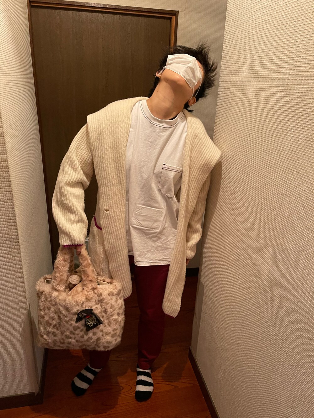 「ホワイトコーデ、クリスマスに着たい服、12月っ、24日っ、クスクスマスイブ、たつ金曜ロードショー、はなきんはなきん、冬たつきてぃー」｜「no brandのアイテム（トートバッグ、ピンク系）」を使った、🐸🐸たつきてぃー🧸さん（レディース・162cm）の冬コーディネートの1枚目の写真