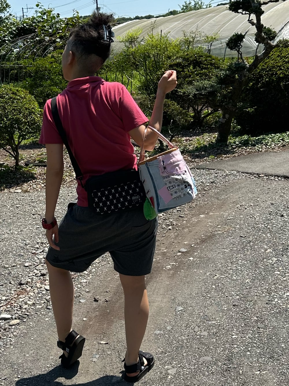 「ポロシャツ、ラッキーカラーはグレー、事務の人の休日、れんきゅー、夏たつきてぃー、7月っ、25日っ、火サスならぬ火たつ、かごバッグ」｜「koba屋のアイテム（かごバッグ、ピンク系）」を使った、🐸🐸たつきてぃー🧸さん（レディース・163cm）の夏コーディネートの1枚目の写真