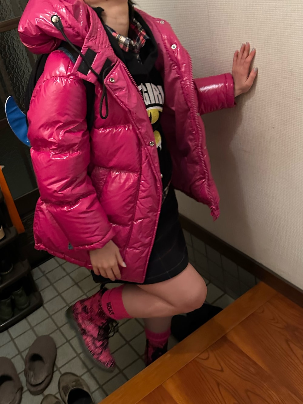 「春のおしゃ見えテクニック、あたらしいやーつ、ラッキーカラーはショッキングピンク、事務の人、月曜日のたつきてぃー、3月っ、18日っ、冬たつきてぃー、ダウンジャケット、ロゴスウェット」｜「DIESELのレディース　オーバーサイズ ダウンジャケット（ダウンジャケット/コート、ピンク系）」を使った、🐸🐸たつきてぃー🧸さん（レディース・162cm）の春コーディネートの1枚目の写真