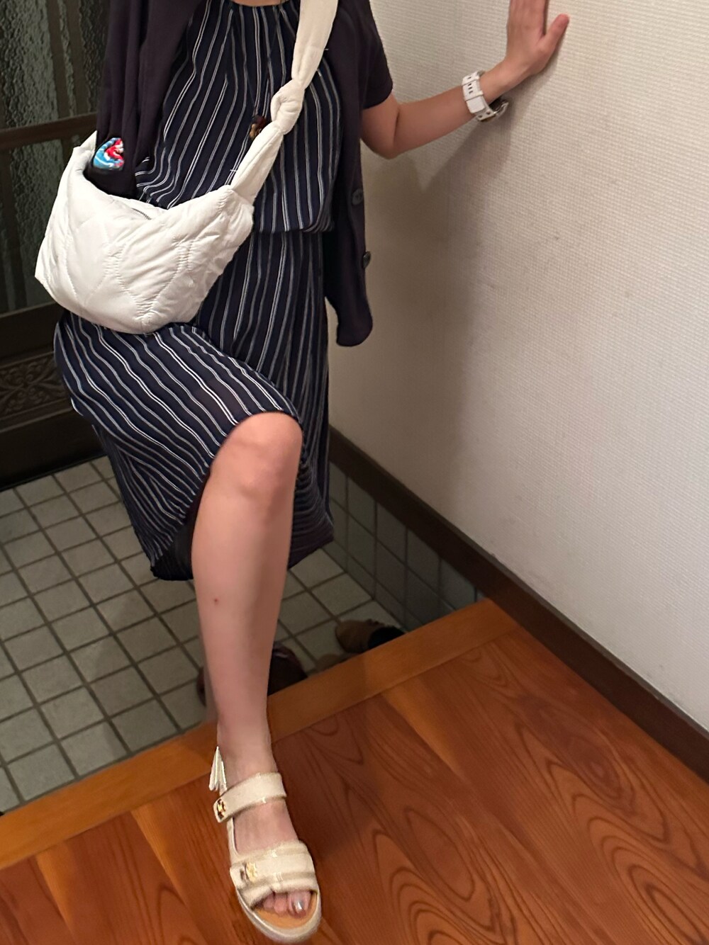 「フェススタイル、ラッキーカラーはネイビーブルー、日曜日のたつきてぃー、7月っ、30日っ、事務の人の休日、ワンピース」｜「DISCOATのボンディングメッセンジャーバッグ（メッセンジャーバッグ、ホワイト系）」を使った、🐸🐸たつきてぃー🧸さん（レディース・163cm）の夏コーディネートの1枚目の写真