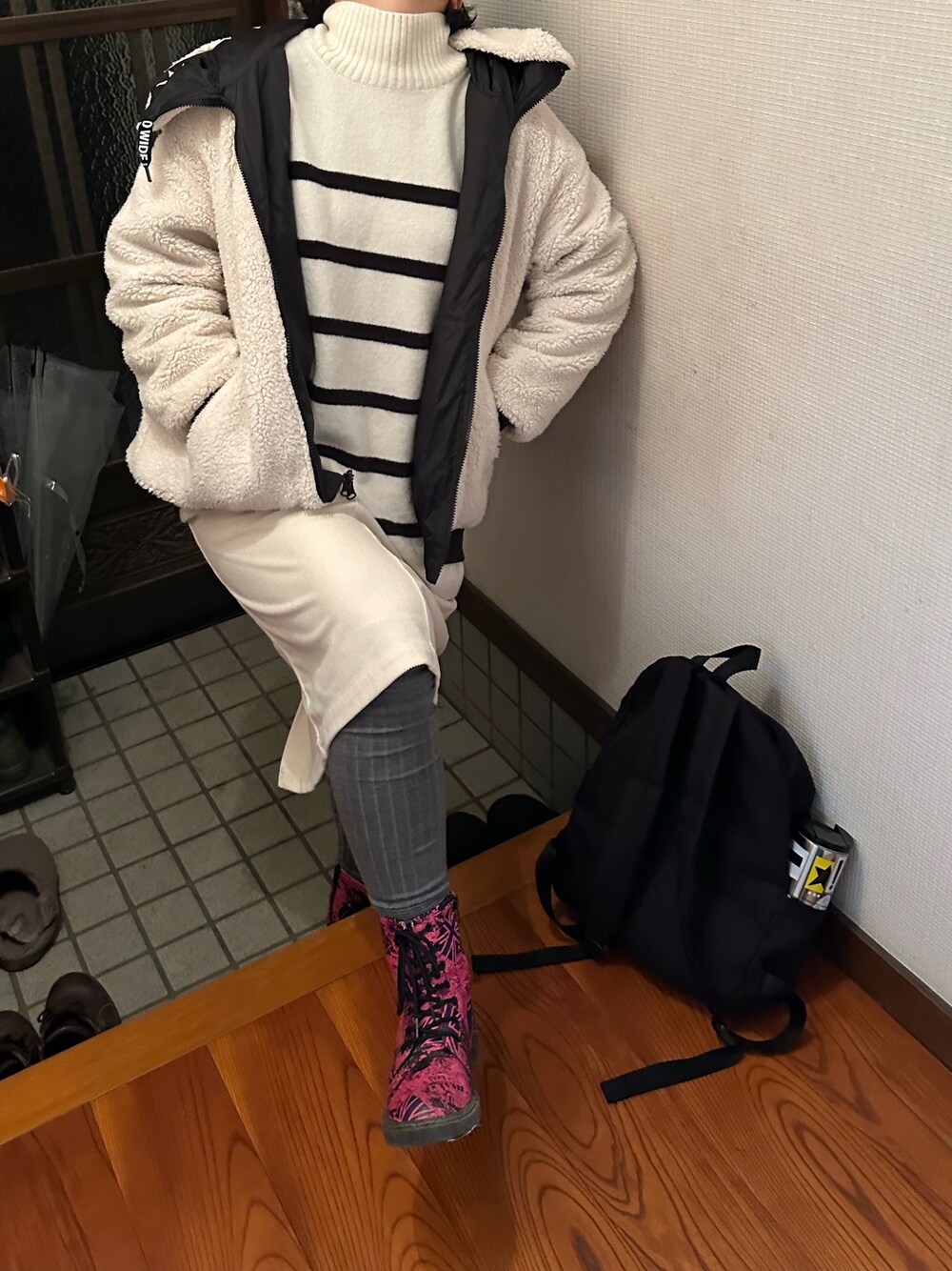 「マーメイドスカート、ラッキーカラーは白、事務の人、リュック、2月っ、22日っ、ブーツ、冬たつきてぃー、冬アウター」｜「WORLD WIDE LOVE!のアイテム（ジャケット/アウター、ブラック系）」を使った、🐸🐸たつきてぃー🧸さん（レディース・162cm）の冬コーディネートの1枚目の写真