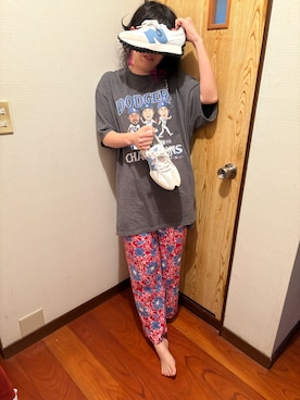 「しまむら（シマムラ）のアイテム（パンツ、レッド系）」を使った、🐸🐸たつきてぃー🧸さん（レディース・162cm）の春コーディネート