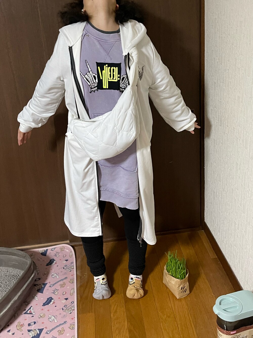 「パーカー、ラッキーカラーは薄紫、事務の人、木曜日のたつきてぃー、12月っ、1日っ、冬たつきてぃー」｜「DIESELのレディース ワンピース ビンテージ風スウェットワンピース（ワンピース、パープル系）」を使った、🐸🐸たつきてぃー🧸さん（レディース・162cm）の冬コーディネートの1枚目の写真