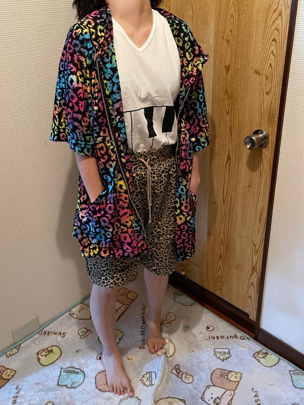「ラッキーカラーはアクア、ラッキーカラーはムラサキ、事務の人の休日、あたらしいやーつ、9月っ、土曜日のたつきてぃー、11日っ、秋トレンド2021、ラッキーカラーは蛍光色、秋たつきてぃー」｜「キングリーマスクのアイテム（Tシャツ/カットソー、ホワイト系）」を使った、🐸🐸たつきてぃー🧸さん（レディース・162cm）の秋コーディネートの1枚目の写真