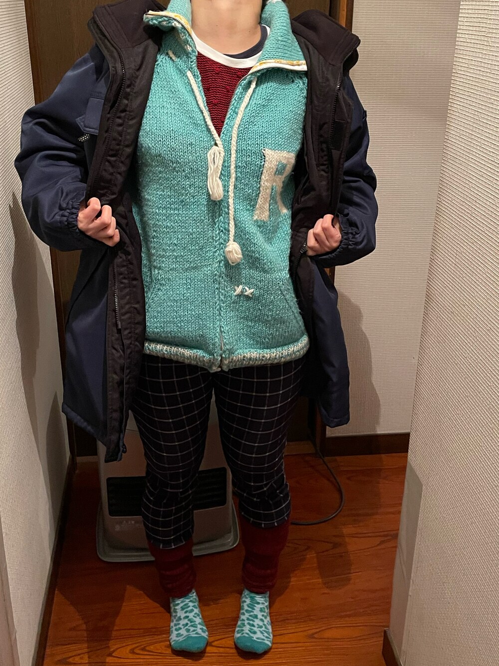 「ラッキーカラーはミントグリーン、水曜日のたつきてぃーどうでしょう、事務の人、2日っ、3月っ、ラッキーカラーは赤」｜「防寒着のアイテム（その他アウター、ブルー系）」を使った、🐸🐸たつきてぃー🧸さん（レディース・162cm）の春コーディネートの1枚目の写真