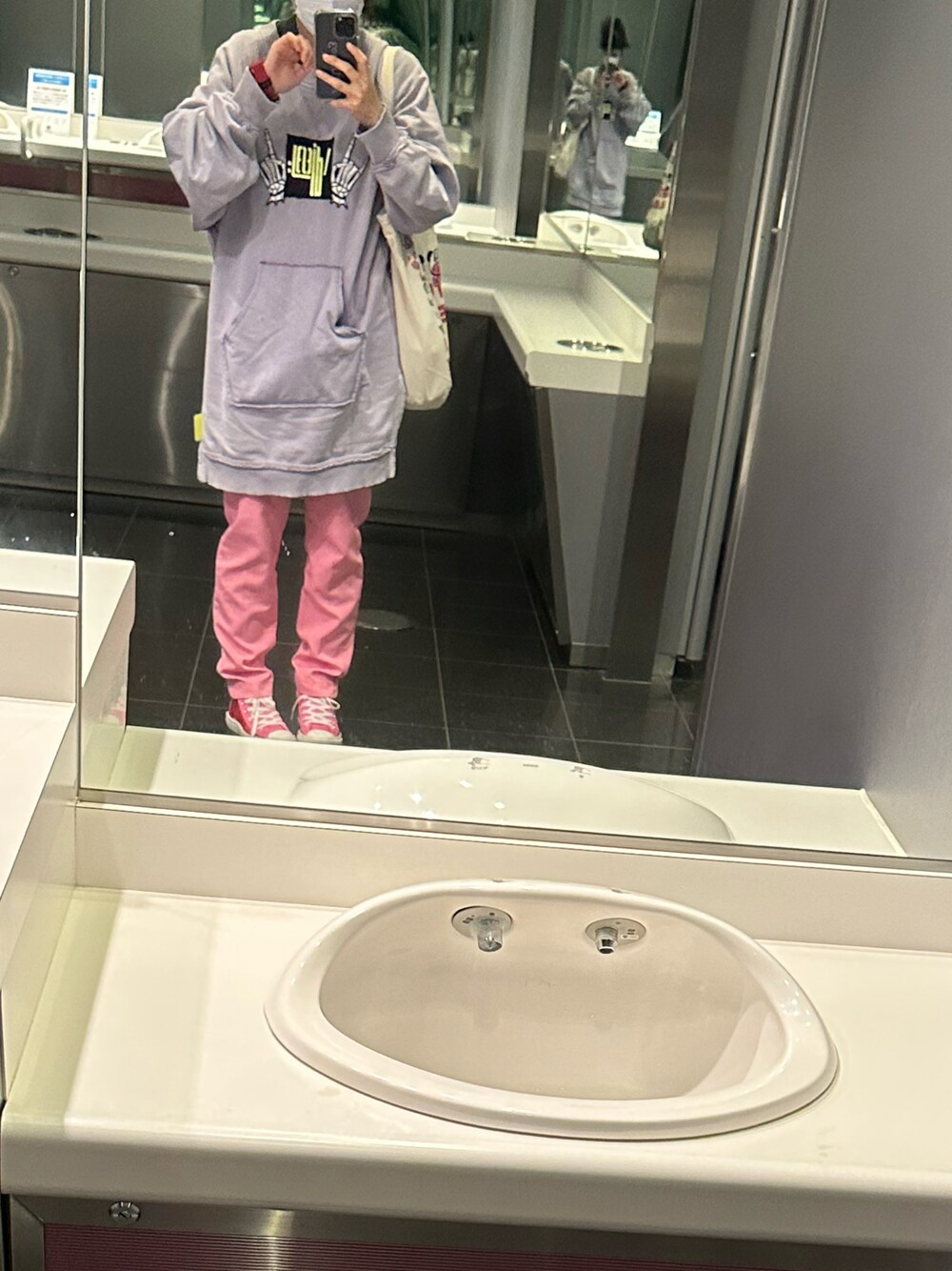 「春服デビュー宣言、春たつきてぃー、ラッキーカラーはピンク、ラッキーカラーは薄紫、事務の人の休日、土曜日のたつきてぃー、3月っ、11日っ、ロゴスウェット、トートバッグ」｜「DIESELのレディース ワンピース ビンテージ風スウェットワンピース（ワンピース、パープル系）」を使った、🐸🐸たつきてぃー🧸さん（レディース・163cm）の春コーディネートの1枚目の写真