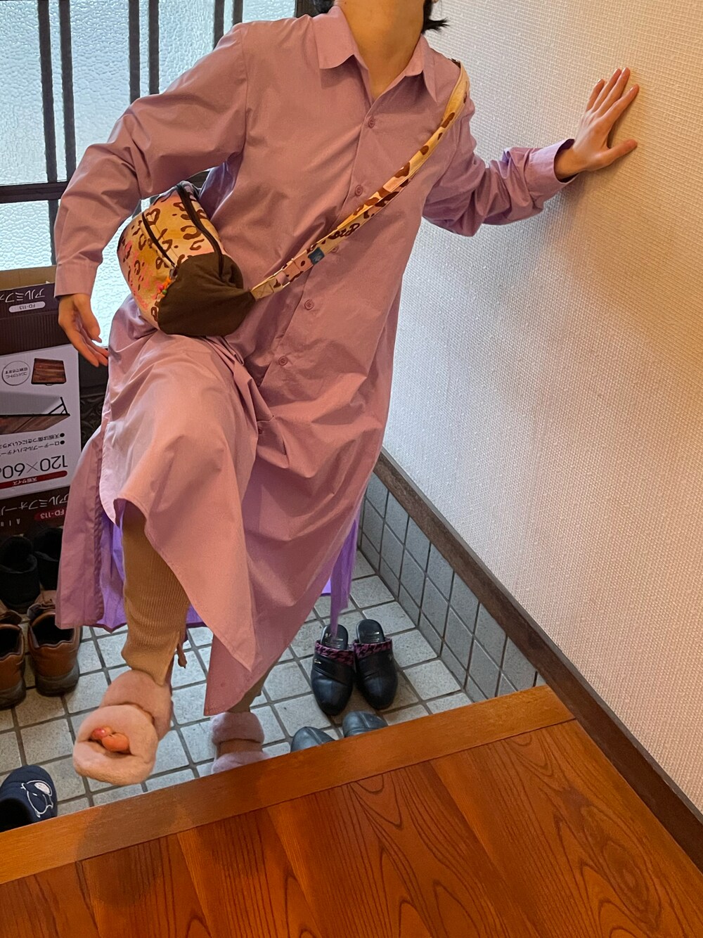 「休日スタイル、ラッキーカラーはラベンダー、事務の人の休日、土曜日のたつきてぃー、3月っ、26日っ、ラッキーカラーはベージュ」｜「UGGのUGG Fluff Yeah Slide (CALIFORNIA ASTER)（サンダル、パープル系）」を使った、🐸🐸たつきてぃー🧸さん（レディース・162cm）の春コーディネートの1枚目の写真