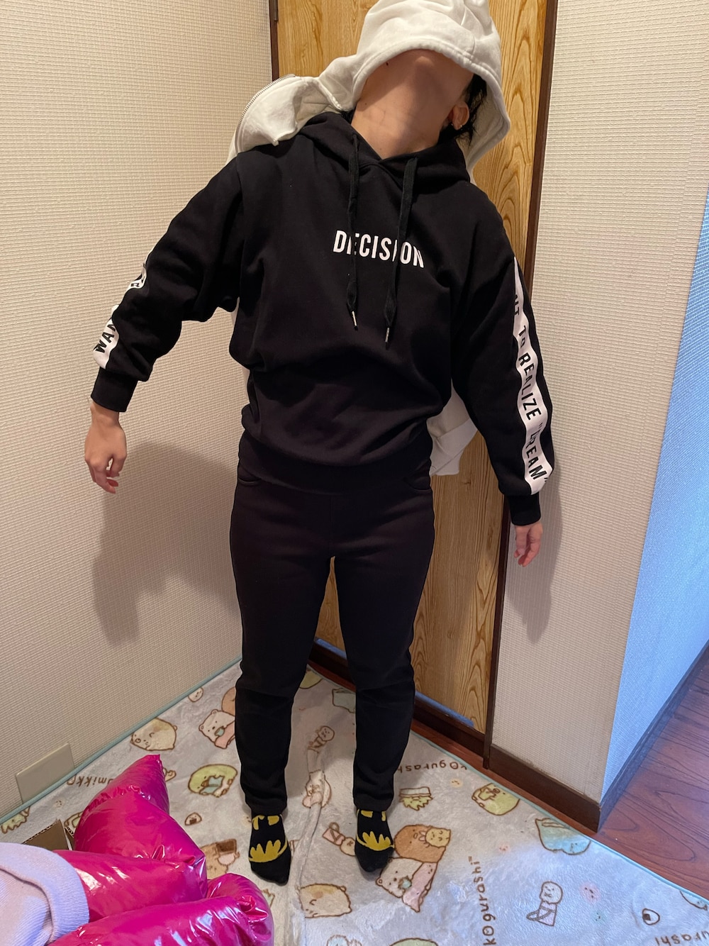 「チョコ色に染まれ、モノトーン、ラッキーカラーはアイボリー、事務の人の休日、2月っ、日曜日のたつきてぃー、６日っ」｜「爆暖のアイテム（パンツ、ブラック系）」を使った、🐸🐸たつきてぃー🧸さん（レディース・162cm）の冬コーディネートの1枚目の写真