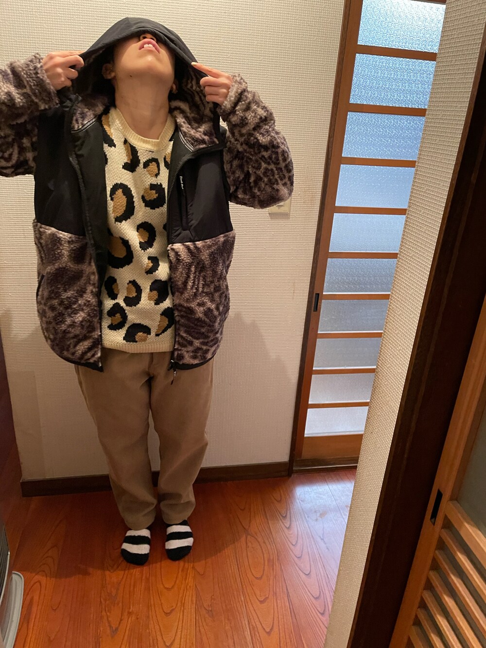 「ラッキーカラーはベージュ、事務の人、2月っ、1日っ、火サスならぬ火たつ」｜「ワークマンのアイテム（パンツ、ベージュ系）」を使った、🐸🐸たつきてぃー🧸さん（レディース・162cm）の冬コーディネートの1枚目の写真