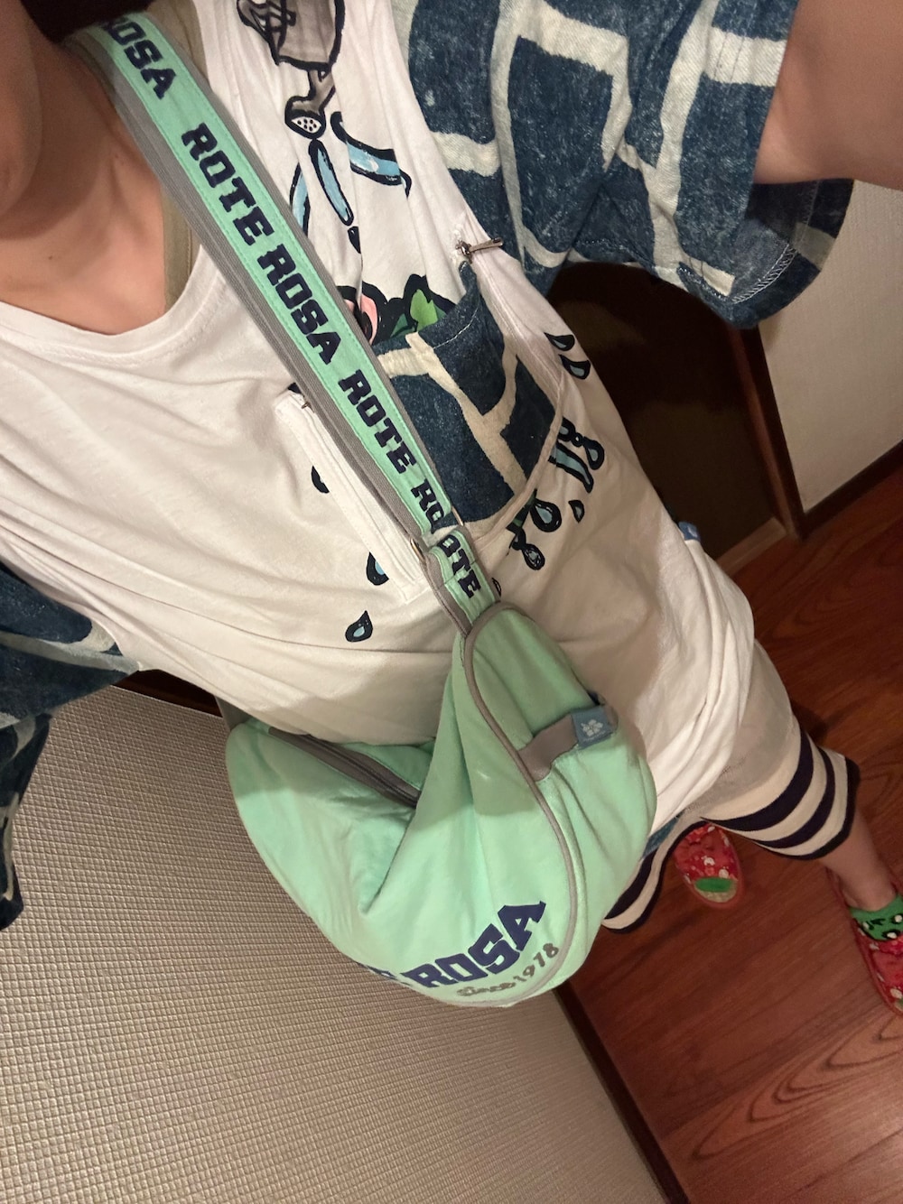 「ショルダーバッグ、みんなの白Tフェス、ラッキーカラーは緑、事務の人、木曜日のたつきてぃー、7月っ、12日っ」｜「WORLD WIDE LOVE!のメッシュ切り替えロングタンク（Tシャツ/カットソー、グリーン系）」を使った、🐸🐸たつきてぃー🧸さん（レディース・163cm）の夏コーディネートの1枚目の写真
