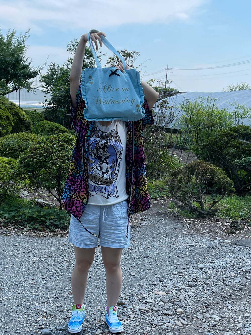「ラッキーカラーはスカイブルー、事務の人の休日、土曜日のたつきてぃー、夏たつきてぃー、夏のたつきてぃー、7月っ、2日っ、あたらしいやーつ」｜「VANSのアイテム（スニーカー、ブルー系）」を使った、🐸🐸たつきてぃー🧸さん（レディース・162cm）の夏コーディネートの1枚目の写真