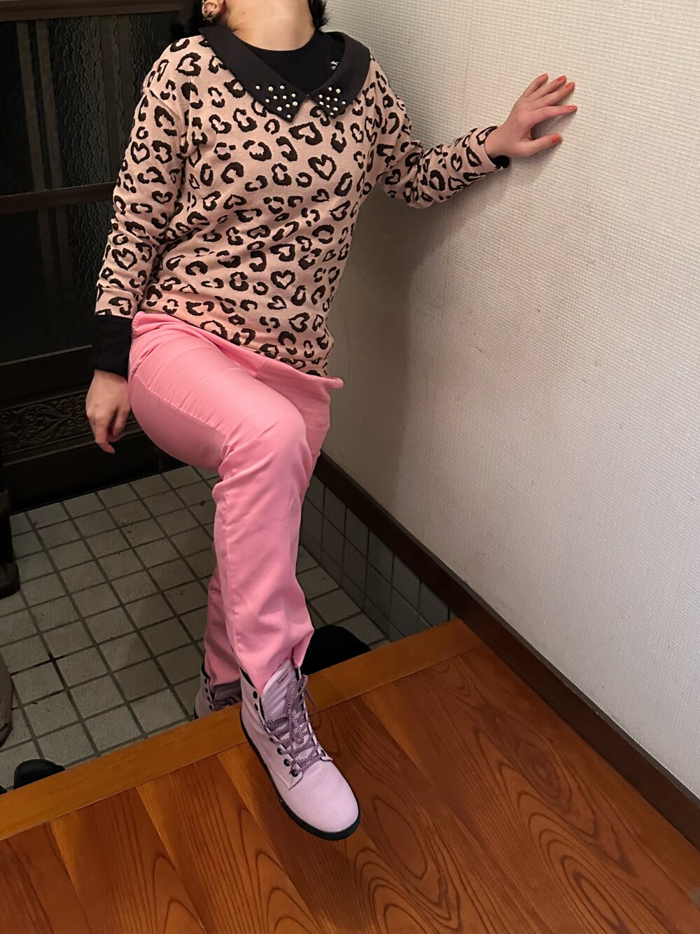 「スニーカー、ラッキーカラーはピンク、事務の人の休日、水曜日のたつきてぃーどうでしょう、3月っ、６日っ、春たつきてぃー」｜「no brandのアイテム（ニット/セーター、ピンク系）」を使った、🐸🐸たつきてぃー🧸さん（レディース・162cm）の春コーディネートの1枚目の写真