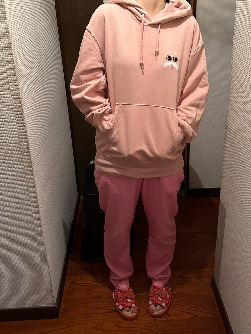 「スポーツミックス、ラッキーカラーはピンク、2月っ、18日っ、日曜日のたつきてぃー、事務の人の休日、トレーナー、春たつきてぃー」｜「X-girlのXGBS EASY PANTS（その他パンツ、ピンク系）」を使った、🐸🐸たつきてぃー🧸さん（レディース・162cm）の冬コーディネートの1枚目の写真