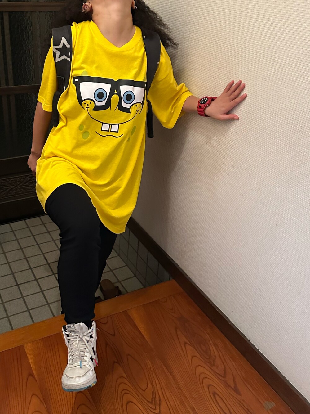 「ラッキーカラーは黄色、事務の人、チャリ通勤、チャリで来た、木曜日のたつきてぃー、9月っ、14日っ、あたらしいやーつ、オーバーサイズ、メガネ女子」｜「Availのアイテム（Tシャツ/カットソー、イエロー系）」を使った、🐸🐸たつきてぃー🧸さん（レディース・163cm）の秋コーディネートの1枚目の写真