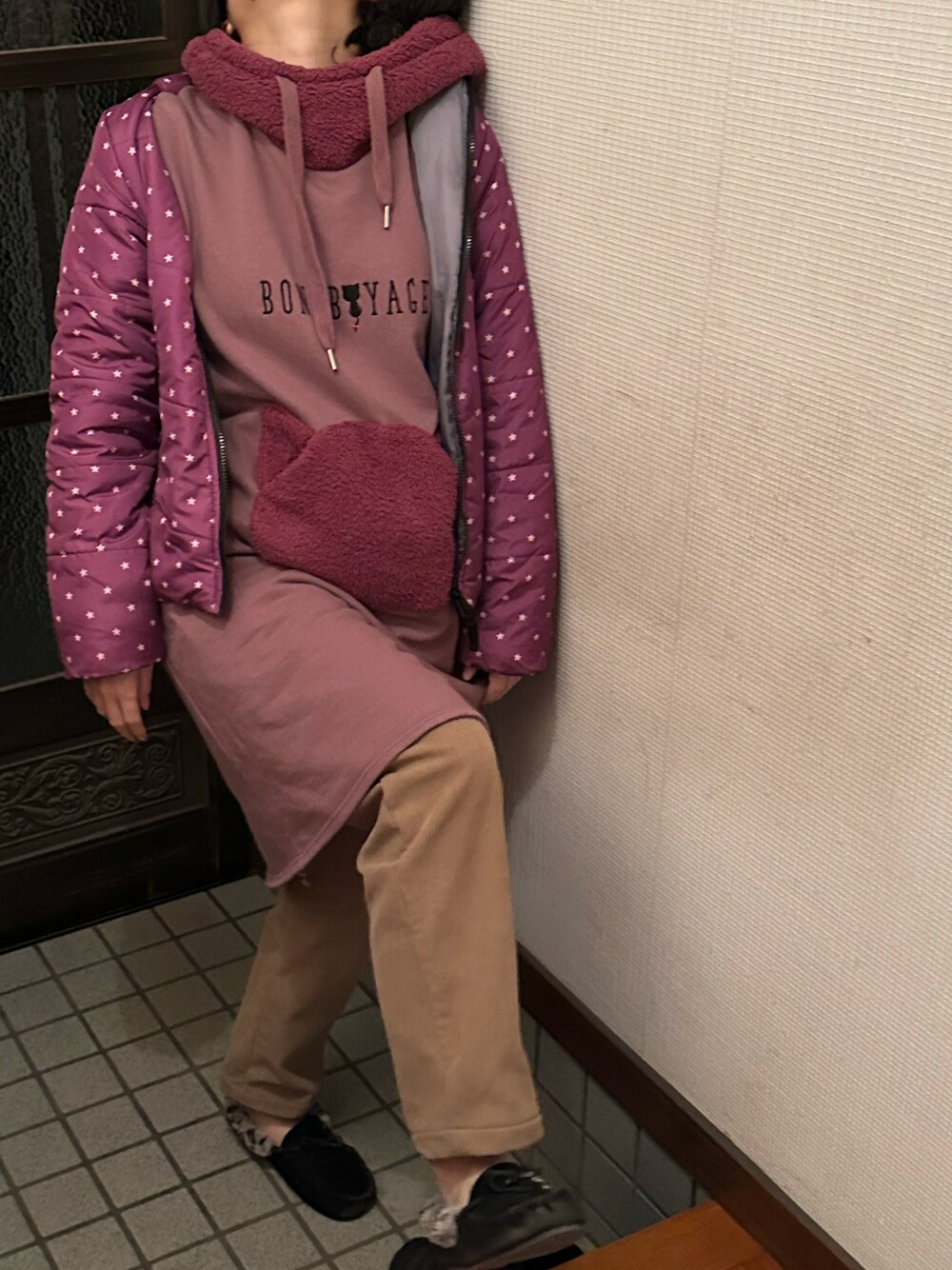 「レイヤードスタイル、コーデュロイ、ラッキーカラーはムラサキ、事務の人、たつ金曜ロードショー、はなきんはなきん、1月っ、19日っ、冬たつきてぃー」｜「Rydiaのボンボヤージュパーカワンピース（ワンピース、レッド系）」を使った、🐸🐸たつきてぃー🧸さん（レディース・162cm）の冬コーディネートの1枚目の写真