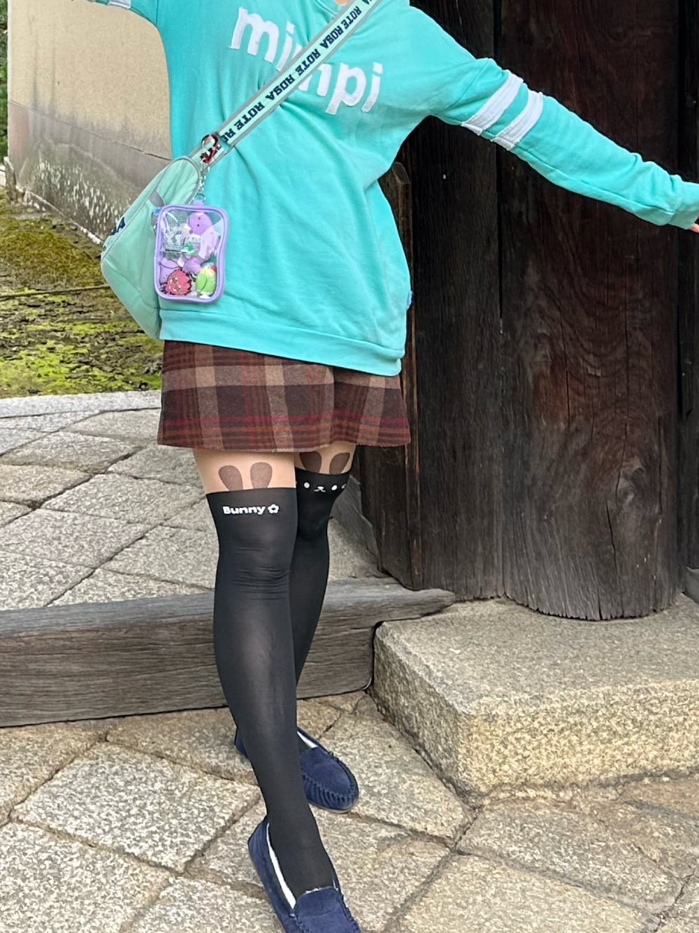 「レイヤードスタイル、秋コーデ、秋たつきてぃー、ラッキーカラーはミントグリーン、事務の人の休日、木曜日のたつきてぃー、10月っっ、24日っ、チェック、あなたの街にたつきてぃーが行く」｜「Minnetonkaの【MINNETONKA】 ミネトンカ　ベネチアン（入荷禁止）（モカシン/デッキシューズ、ブルー系）」を使った、🐸🐸たつきてぃー🧸さん（レディース・163cm）の秋コーディネートの1枚目の写真