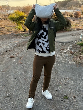 「GU（ジーユー）のアイテム（スニーカー、ホワイト系）」を使った、🐸🐸たつきてぃー🧸さん（レディース・163cm）の春コーディネート